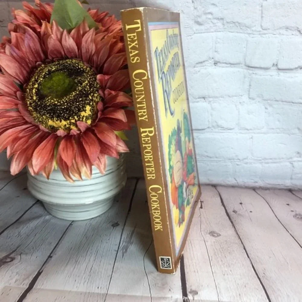 Vintage 1990 TEXAS COUNTRY REPORTER cookbook